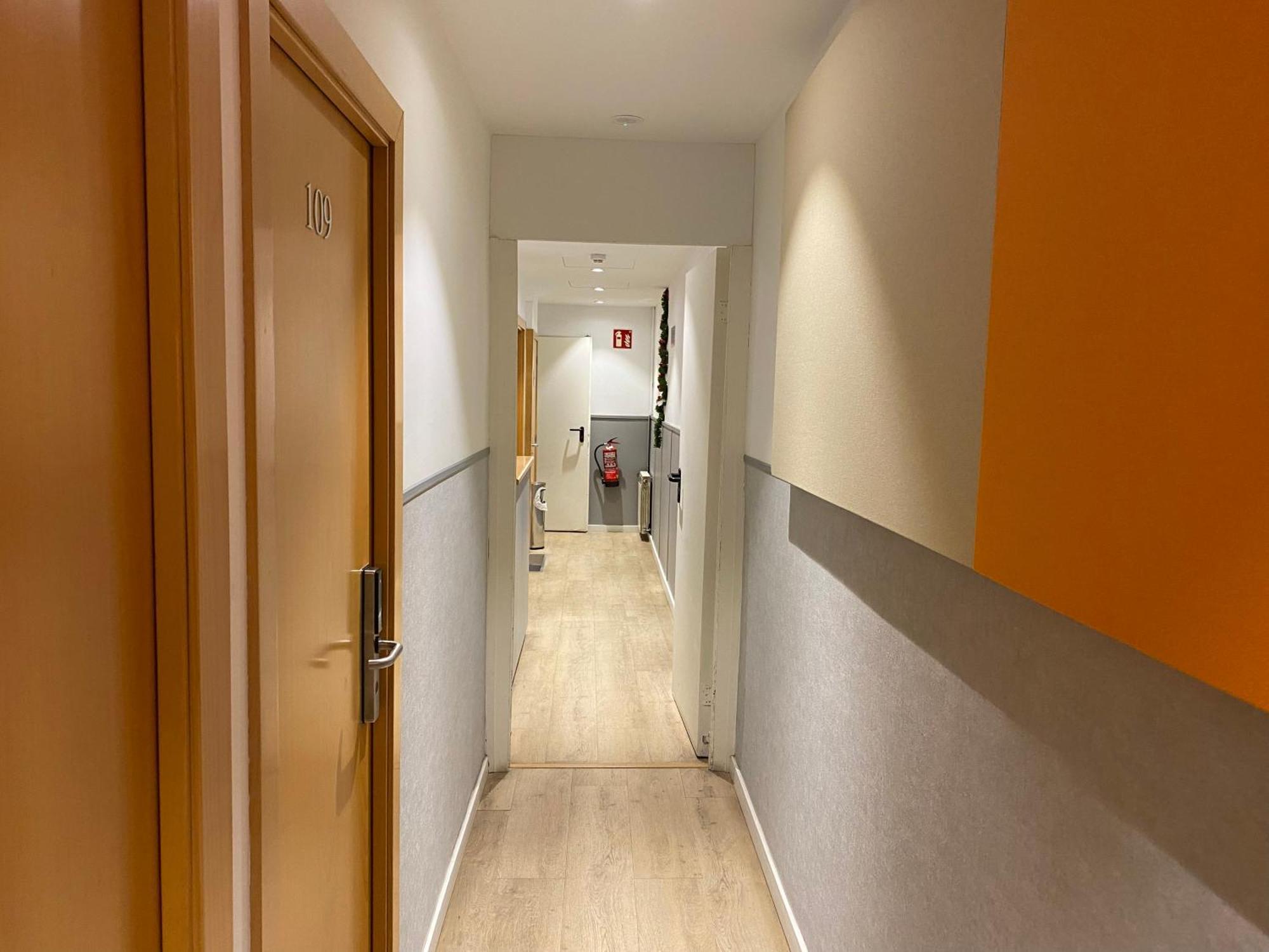 Hostal Bestprice Barcelona Stadium Eksteriør billede