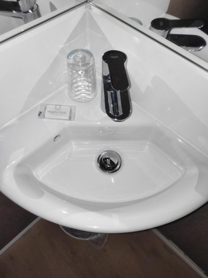 Hostal Bestprice Barcelona Stadium Eksteriør billede